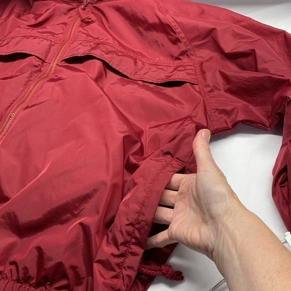 EDDIE Bauer Nylon Shell Windbreaker Packable Hidden Hood Colour Burgundy Large - Picture 10 of 13